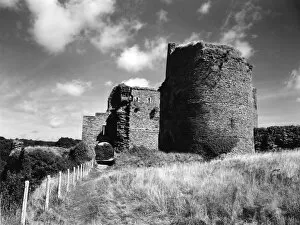 Castle Gallery: Cilgerran Castle, Pembrokeshire, August 1938