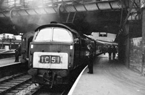 Station Gallery: Class 52 Western Diesel Locomotive at Paddington Station