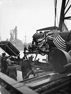 Cardiff Collection: Discharging American locomotives at the GWR Docks, Cardiff, 1942