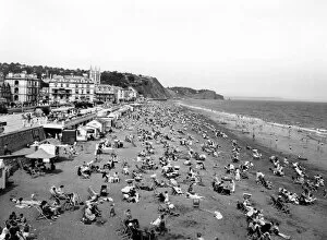 Holidaymaker Gallery: East Beach at Teignmouth, Devon, August 1937