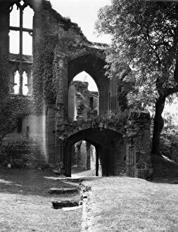 Ruins Gallery: Entrance to Banquet Hall at Kenilworth Castle, July 1935