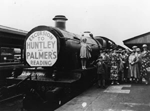 Hall Class Locomotives Gallery: Excursion train to Huntley and Palmers in Reading, August 1934
