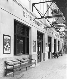 Platform Gallery: Exeter St Davids Station, Devon, 1940