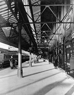 Exeter St Davids Station Collection: Exeter St Davids Station, Platform 1, Devon, c. 1920