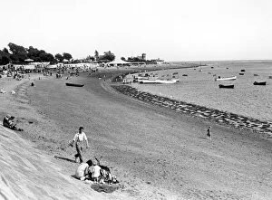Holidaymaker Gallery: Exmouth Beach, Devon, August 1931