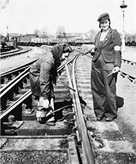 Railway Workers Gallery: Female track maintenance workers during WW2
