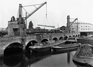 Images Dated 25th May 2012: GWR Docks Brentford, c1930