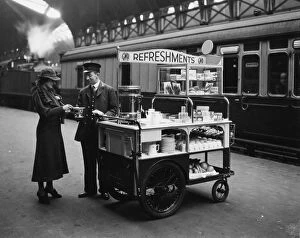 Railway Workers Gallery: GWR Refreshment Department Platform Trolley, May 1937