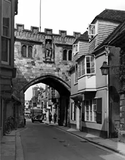 Wiltshire Collection: High Street Gate, Salisbury, Wiltshire, May 1947