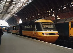 Images Dated 25th January 2022: HST Class 253 locomotive No. 041 at Platform 1, Paddington Station in the 1980s