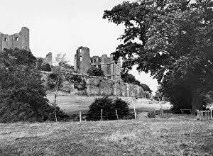 Ruins Gallery: Kenilworth Castle, July 1935