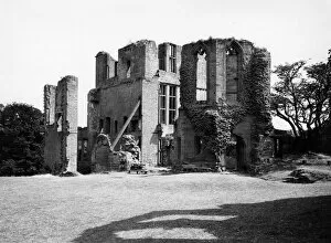 Warwickshire Gallery: Kenilworth Castle, July 1935