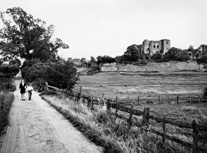 Warwickshire Collection: Kenilworth Castle, Warwickshire, July 1935