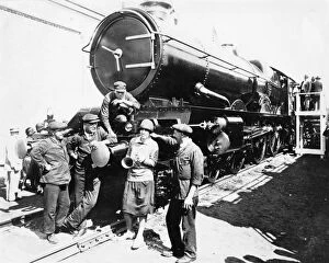 King Class Locomotives Gallery: King George V with its team in America, 1927