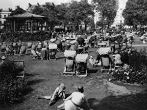 Images Dated 5th June 2020: Leamington Spa, Pump Room Gardens, 1920s