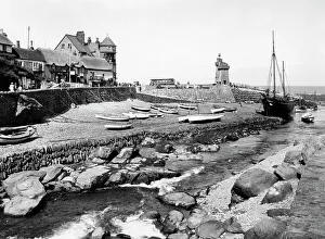 Holidaymakers Collection: The Lyn River at Lynmouth, Devon, 1934