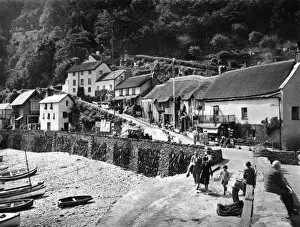 Cottages Collection: Lynmouth, Devon, September 1934