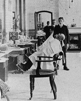 GWR Medical Fund Society Collection: Medical Fund Hairdressing Room, Milton Road, c1910
