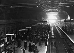 Crowd Gallery: Memorial Service on Platform 1 at Paddington Station, 11th November 1920