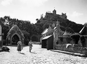Holidaymakers Collection: On the Mount at St Michaels Mount, Cornwall, August 1935