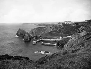 South West Coast Path Collection: Mullion Cove, Cornwall, August 1928