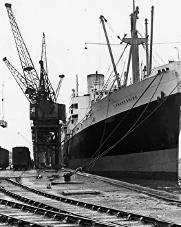 Images Dated 12th August 2011: Newport Docks, 1950