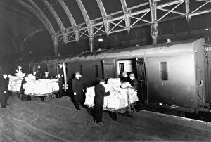 1930s Collection: Newspaper Train on Platform 4 at Paddington Station, 1937