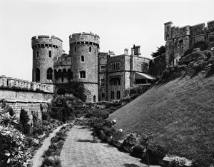 Berkshire Collection: Norman Gate, Windsor Castle, 1930