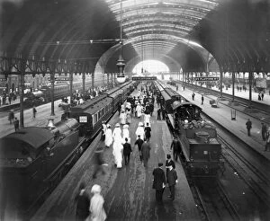 Passengers Gallery: Paddington Station, London, 1913