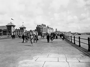 Holidaymakers Collection: Penzance Promenade, 1930s