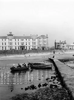 Holidaymakers Collection: Penzance Promenade, August 1928