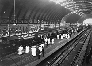 Passengers Collection: Platform 5 at Paddington Station, London, 1913