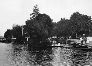 River Thames Collection: Reading, River Thames, July 1925