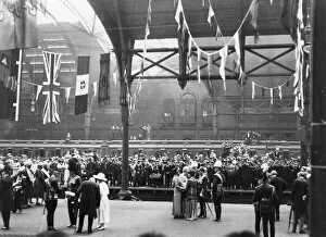 Images Dated 29th March 2022: Return of Prince of Wales from India - Paddington Station, 21st June 1922
