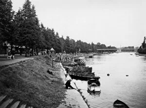 Kiosk Collection: River Dee, Chester, Cheshire, 1935