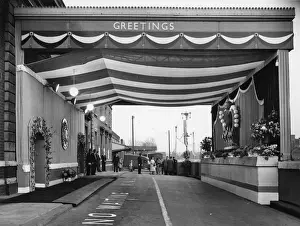 Royalty And Royal Trains Prints: Royal Tour of Worcestershire & Herefordshire - Station Decorations at Worcester Shrub Hill