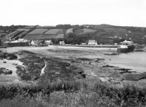 Channel Islands Collection: Rozel Bay, Jersey, June 1925