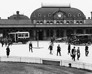 Passengers Gallery: Slough Station, c1920s