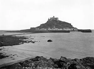 Images Dated 8th February 2021: St Michaels Mount from the beach