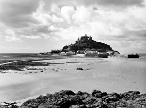 Images Dated 8th February 2021: St Michaels Mount at Low Tide, August 1935
