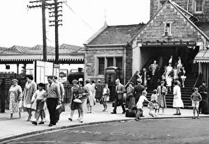 Railway Village Collection: Swindon holiday makers at Weston Super Mare station 1960