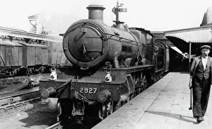 Saint Class Locomotives Collection: Swindon Junction Station, April 1946