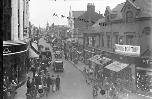 Swindon town centre busy with shoppers getting new outfits