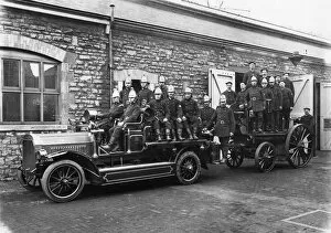 Workers at Swindon Works Collection: Swindon Works Fire Brigade, 1916