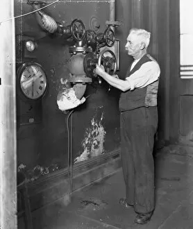 Workers at Swindon Works Collection: Swindon Works Hooter Operator 1936