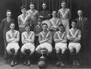 Images Dated 9th May 2012: Swindon Works, J Shop (Iron Foundry) Football Club, 1930-1931