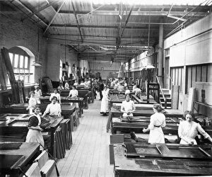 Workers at Swindon Works Gallery: Swindon Works Polishing Shop in 1914