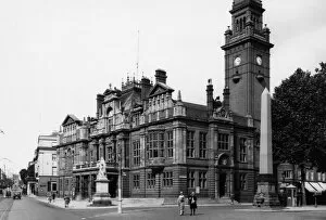 Statue Collection: Town Hall, Leamington Spa, Warwickshire