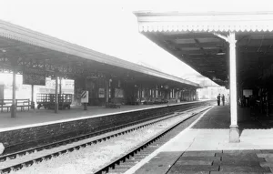 <b class=qtipBold><figcaption>Trowbridge Station, 1960</figcaption></b><br>Overall view of the platform. Trowbridge Station, 1960