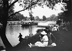 Swimming Gallery: Wallingford, Oxfordshire, August 1937